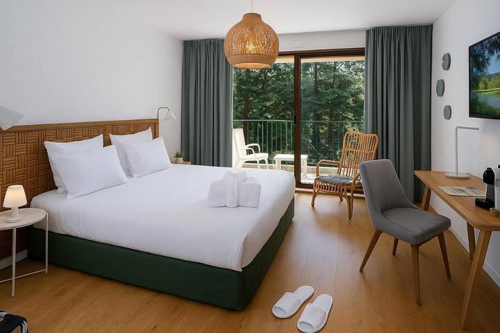 Hôtel pour 2 personnes, avec Terrasse et Jardin ainsi que Piscine et Vue