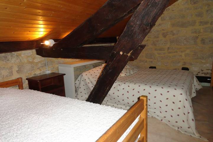 Gîte pour 4 personnes, avec piscine et jardin ainsi que terrasse et jacuzzi à Fargues - 2