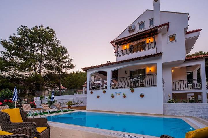 Villa for 6 people, with balcony and garden in Hisaronu
