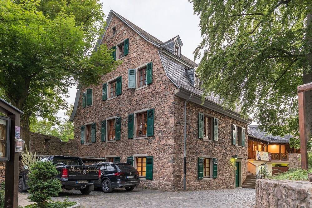 Ganze Wohnung, Schloss Auerbach Wohnen auf der Ritterburg im Zwergenreich in Bensheim, Bergstraße