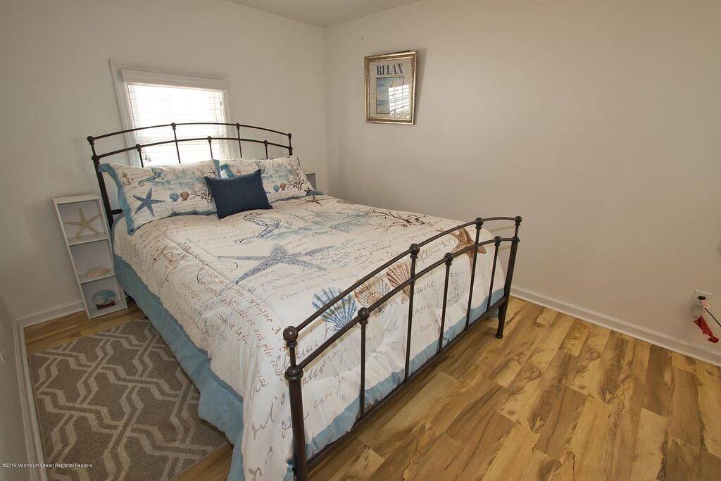 Lavallette Home Steps from Beach! Sleeps 11, 4 Br 2 Ba, Beach Tags included in Toms River, Ocean County