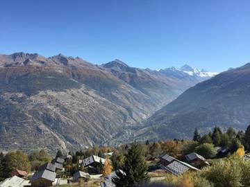 Gîte pour 4 personnes, avec piscine et sauna ainsi que balcon et vue dans Les Collons