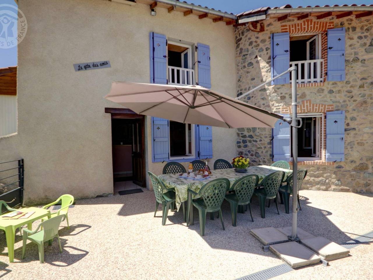 Gîte spacieux au cœur de la nature avec cheminée et activités extérieures in Saint-Romain-d'Urfé, Région de Roanne