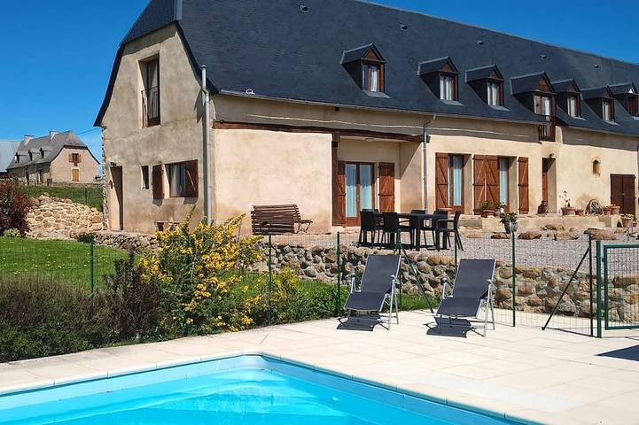 Gîte pour 3 personnes, avec jacuzzi ainsi que piscine et jardin à Cieutat