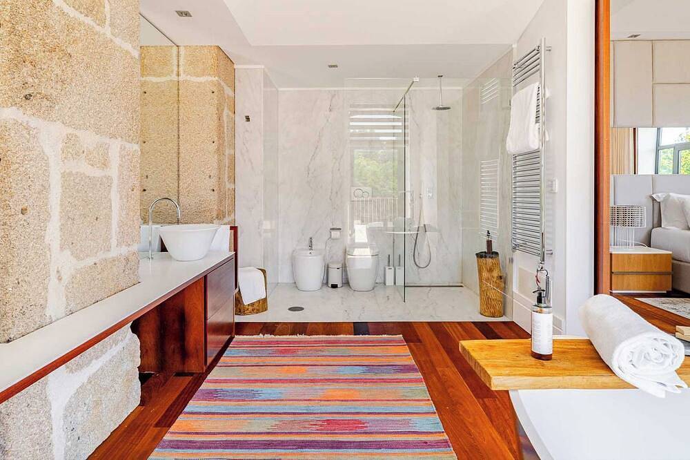 Douro Farmhouse with Indoor Pool and Modern Aesthetic, foto 11