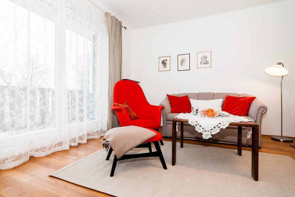 Entire apartment, Vacation apartment Am Badepark in Bad Wiessee, Alpine Region of Tegernsee and Schliersee