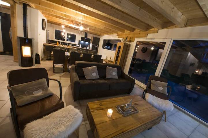 Chalet pour 10 personnes, avec balcon ainsi que jacuzzi et jardin à Gérardmer