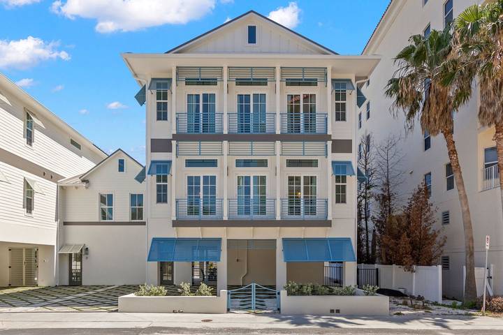 Vacation rental for 14 people, with balcony and garden, child-friendly in Clearwater