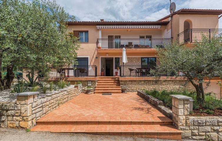 Ganze Wohnung, Ferienwohnung Zrnic Iii mit Balkon
 in Poreč, Grad Poreč