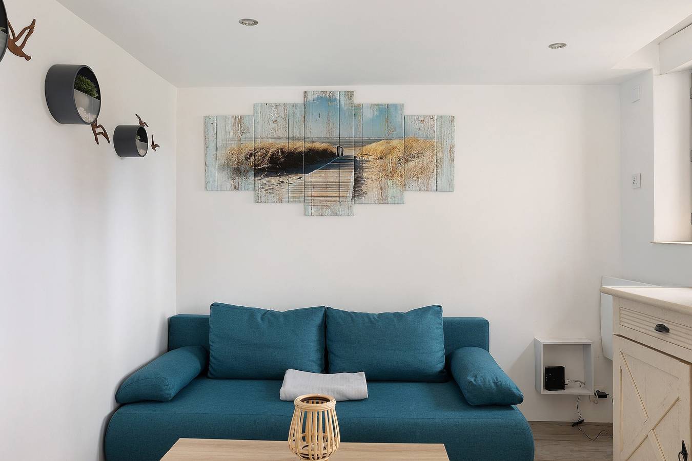 Holiday Home 'Petit Gîte Bleu' with Wi-Fi in Huillé-Lézigné, Loire Valley