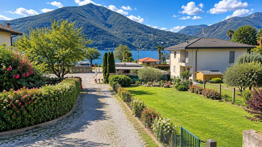 Appartement entier, Appartement de vacances pour 4 personnes avec vue in Maccagno, Maccagno con Pino e Veddasca