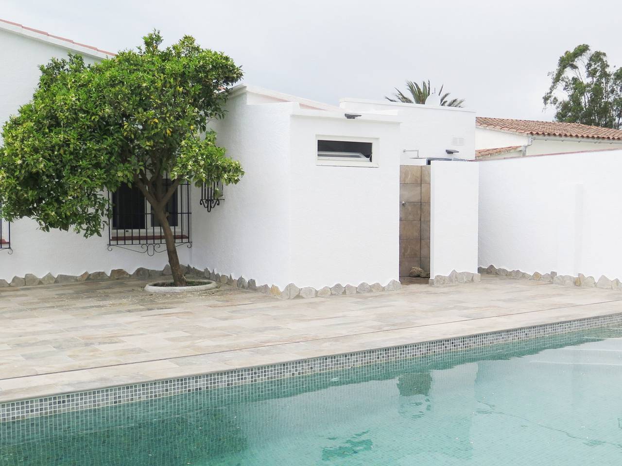 Villa à Roses avec Piscine Privée, Climatisation et Parking pour 6-8 Personnes in El Mas Boscá, Roses