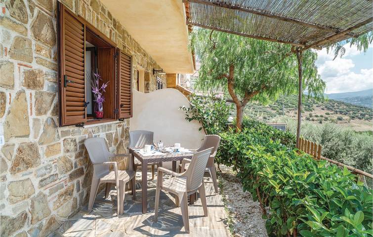2,5 km de la plage : A/C, Parking, Cuisine, Terrasse & Lit superposé ! in Santa Maria di Castellabate, Castellabate
