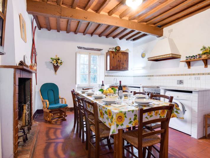Location de vacances pour 9 personnes, avec jardin et terrasse, animaux acceptés à Barga - 4
