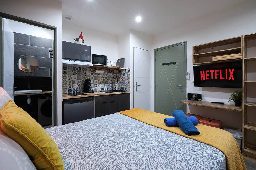 Appartement entier, Studio Cosy avec Clim Cour Privative – Proche Cité in Carcassonne, Région de Carcassonne