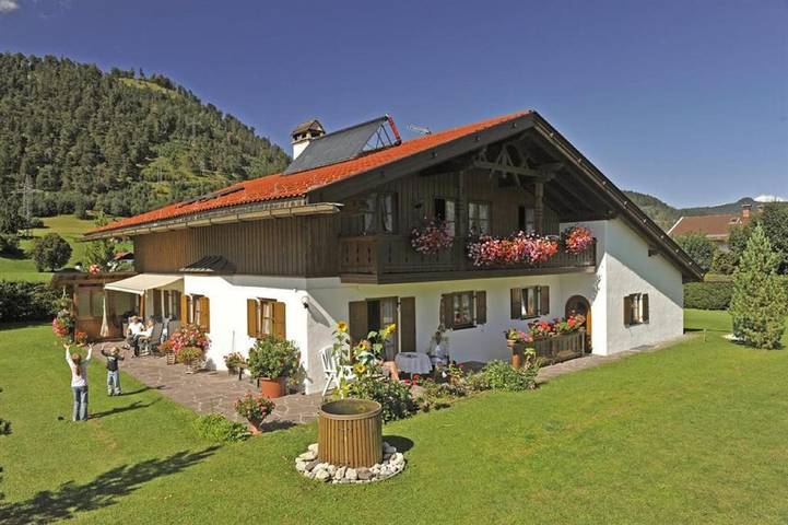 Ferienwohnung für 2 Personen, mit Garten und Terrasse, mit Haustier am Walchensee