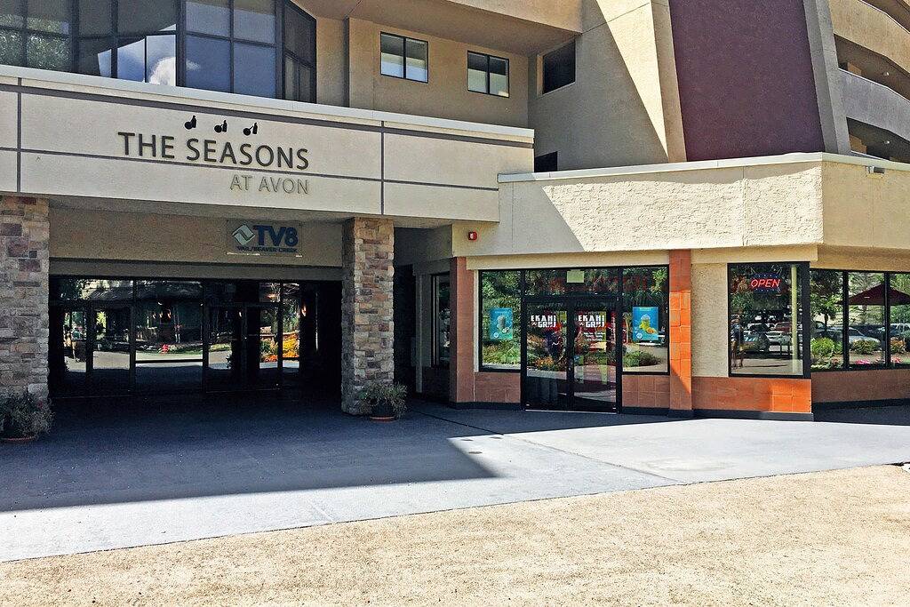 Ganze Wohnung, Modern condo steps to gondola & lake w/ view & patio - in heart of everything in Avon, Beaver Creek