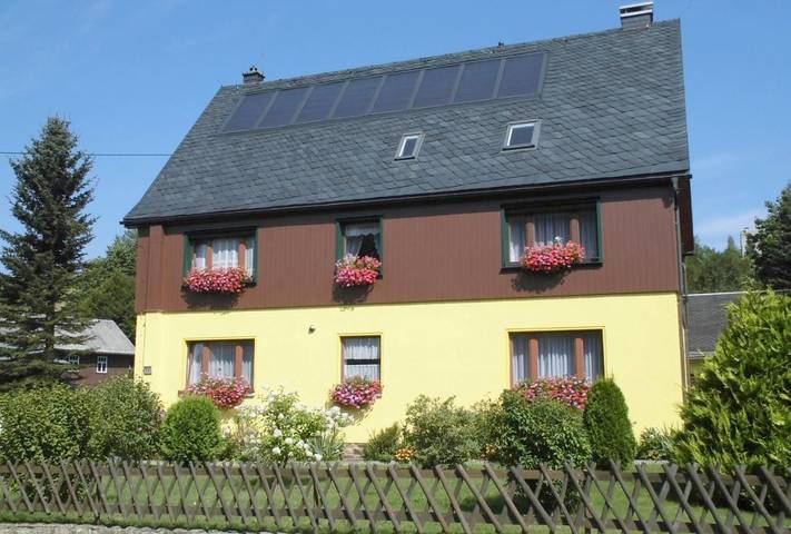 Ferienwohnung für 3 Personen, mit Balkon und Terrasse sowie Garten und Ausblick