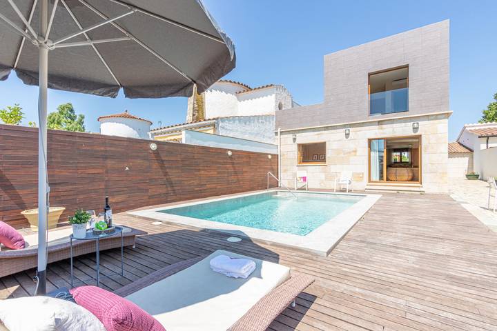 Villa pour 8 personnes, avec terrasse, animaux acceptés à Empuriabrava