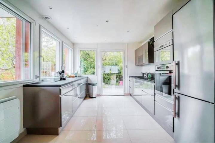 Gîte pour 7 personnes, avec terrasse à Montry - 4