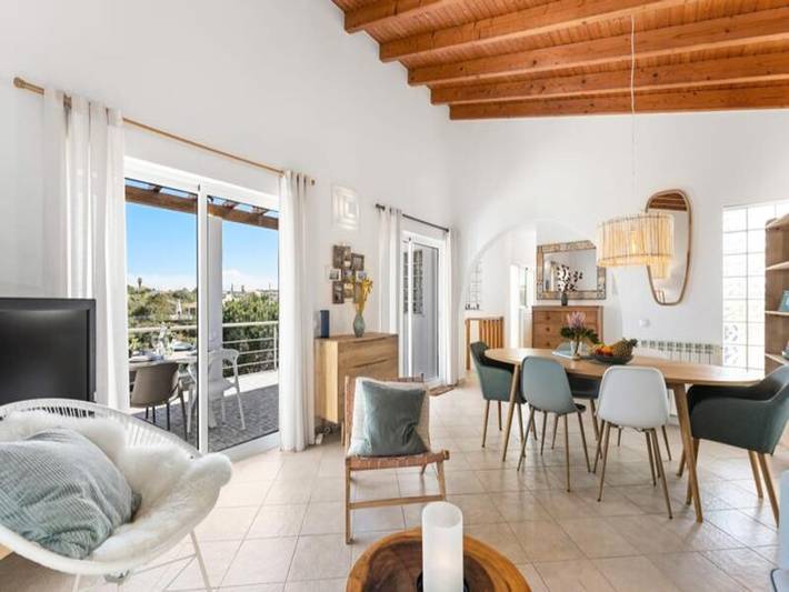 Ferienwohnung für 8 Personen, mit Garten und Pool sowie Balkon, kinderfreundlich in Arrifana - 2