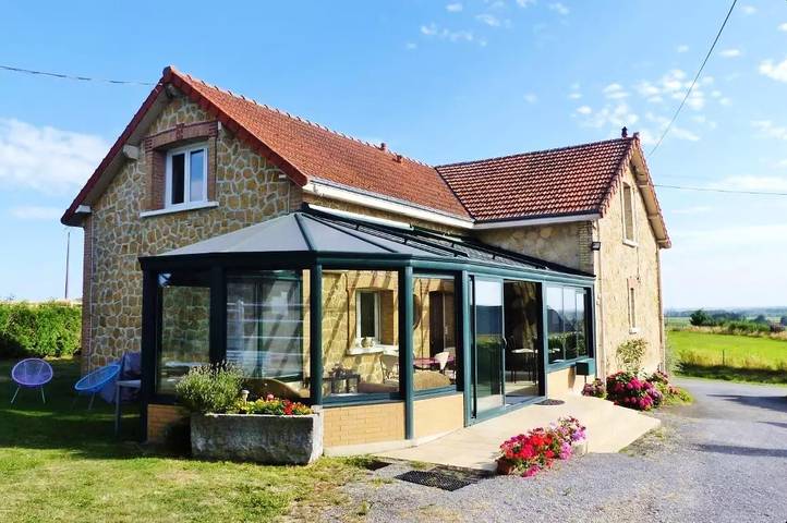 Gîte pour 6 personnes, avec piscine et jardin dans Alland'Huy-et-Sausseuil