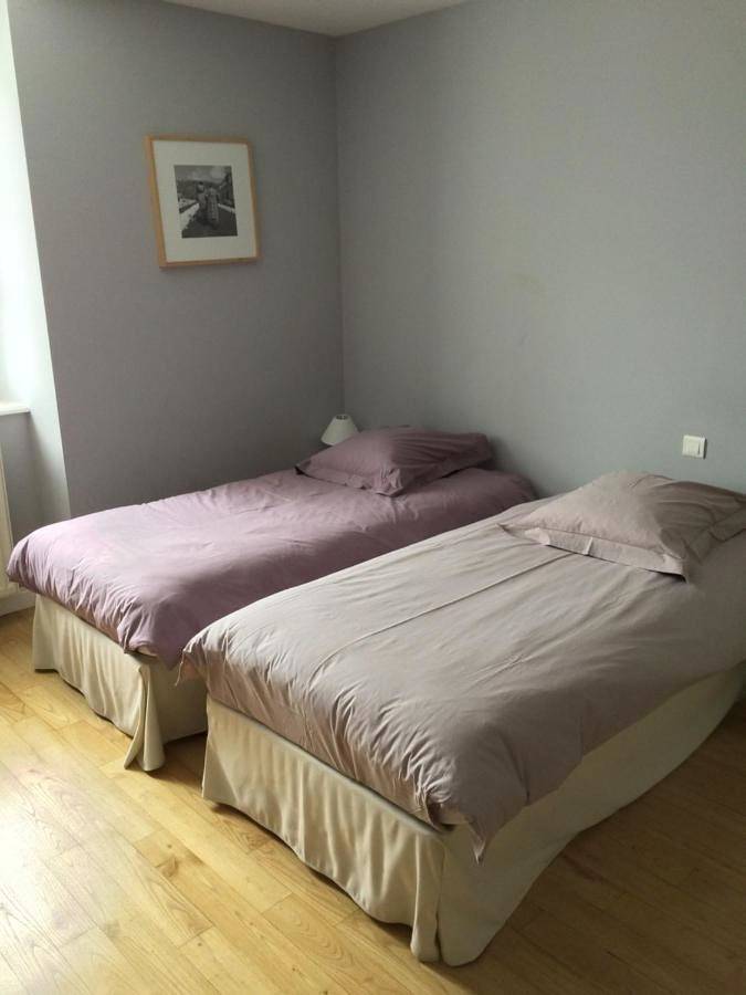 Chambre d’hôte pour 5 personnes, avec vue ainsi que jardin et piscine, animaux acceptés dans le Cantal - 2