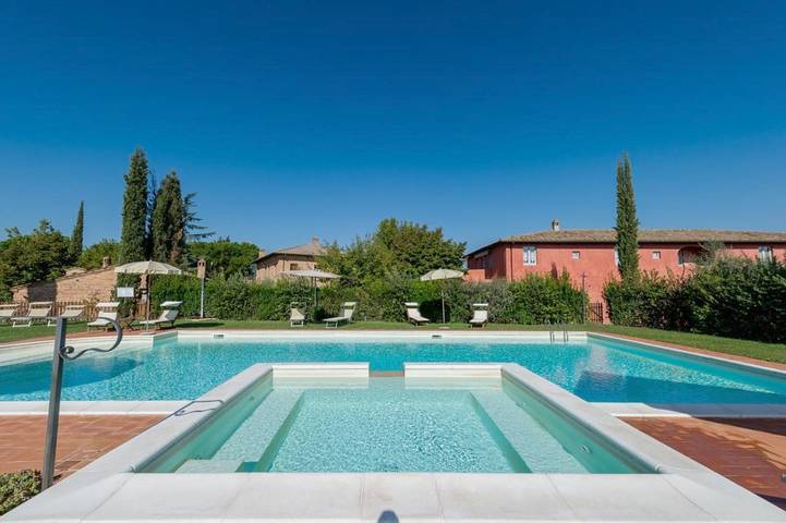 Rustico per 4 persone, con Idromassaggio e Giardino nonché Piscina e Panorama a Montepulciano