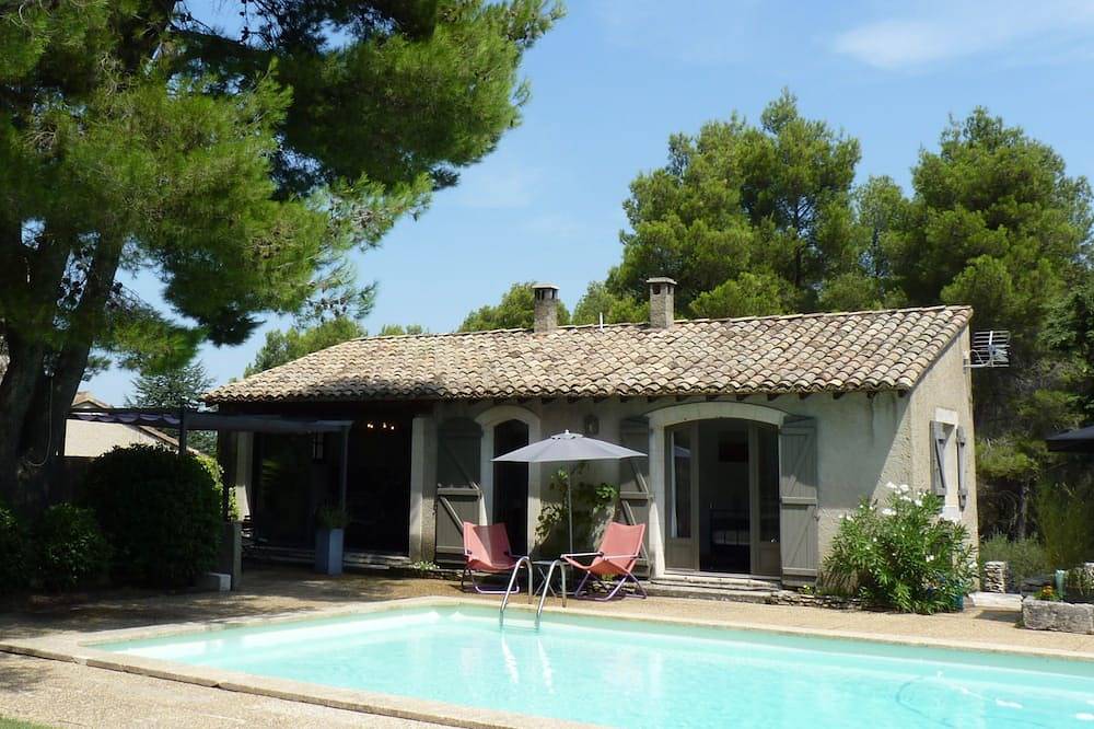 Cottage avec piscine privée, bain à remous et jardin paisible in Eygalières, Région d'Arles