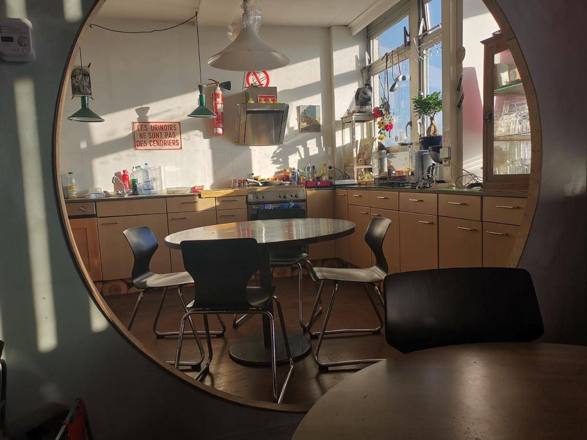 Appartement de vacances entier, Adventure Alternative - Guest House - Arts-Factory-Experience - For artists, makers and open minds - Attention, we are not a hotel and are not adapted for everybody - Read host warnings before reservation - Providence,Be asbl in Charleroi, Hainaut