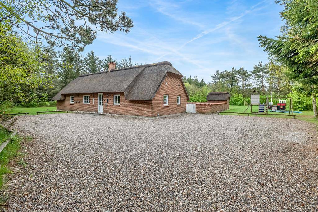 Gaffelbjergvej 31 ist ein schönes Poolhaus mit Aktivitätsraum, in dem Hunde erlaubt sind in Ulfborg, Holstebro und Umgebung