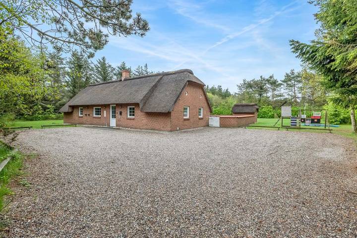 Villa für 12 Personen, mit Sauna und Whirlpool sowie Balkon/Terrasse und Pool, mit Haustier - 1