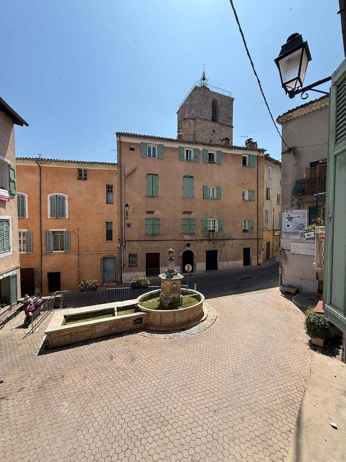 Appartement entier, One-Bedroom Apartment in Barjols, Région de Brignoles