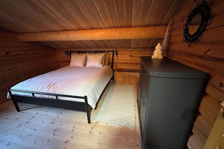 Luxury hillside family home with panoramic views, sauna & hot tub in Tveitvatnet, Åmli