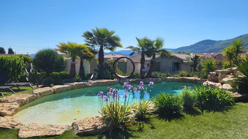 Location de vacances pour 4 personnes, avec piscine ainsi que terrasse et jardin à Gonfaron - 3