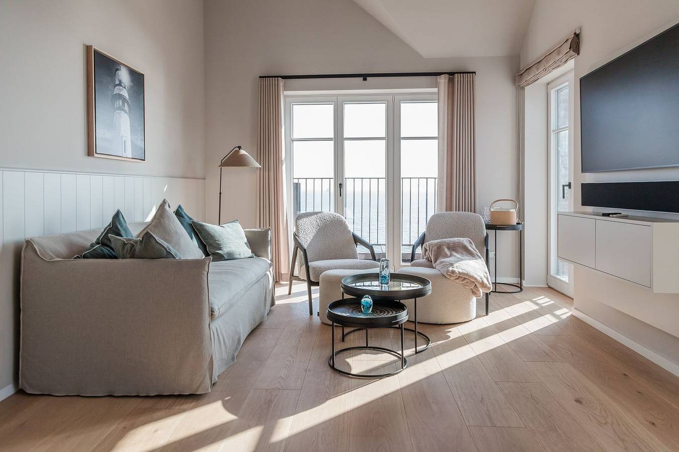 Ganze Wohnung, Moderne Ferienwohnung mit Meerblick und Balkon in erster Strandreihe in Wyk in Wyk auf Föhr (Stadt), Wyk auf Föhr