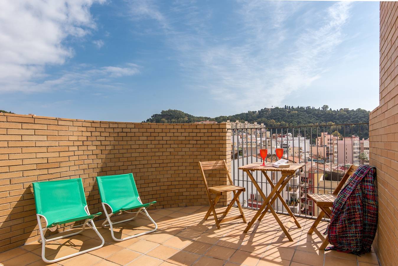Ganze Wohnung, Zentrales Apartment mit Wlan, gemeinsame Terrasse, Klimaanlage und Fernseher in Altstadt Málaga, Malaga