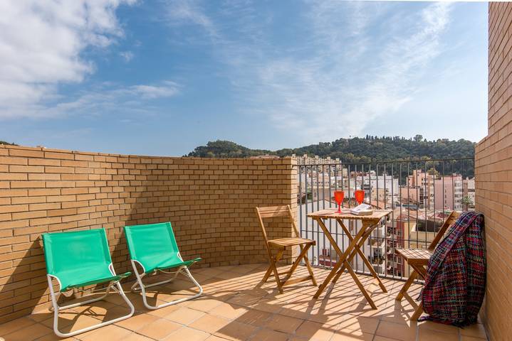 Entire apartment, Central Apartment with Shared Terrace, Wi-Fi, Air Conditioning and Tv in Málaga Central District, Malaga