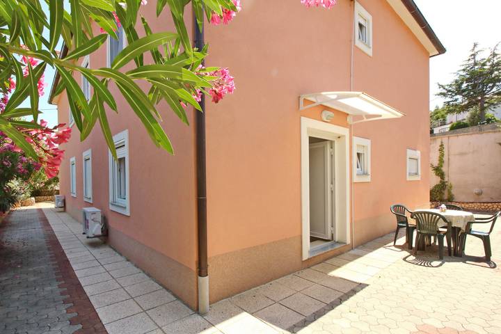 Ganze Ferienwohnung, Ferienwohnung mit Klimaanlage und Terrasse in Silo (Krk), Krk