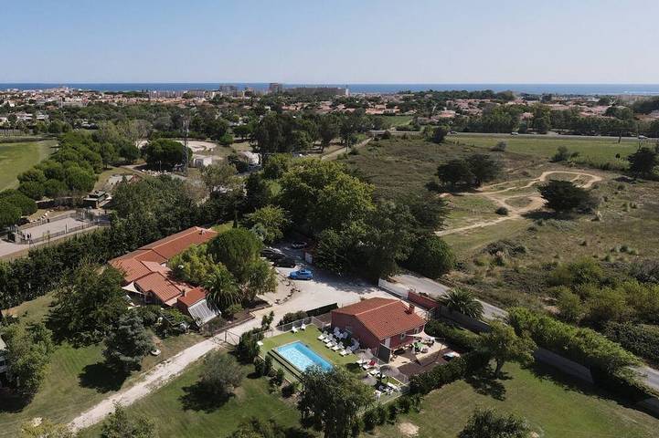 Villa pour 8 personnes, avec terrasse ainsi que piscine et jardin à Saint-Cyprien