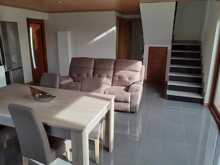 Location de vacances pour 6 personnes, avec balcon dans Castro Daire - 2