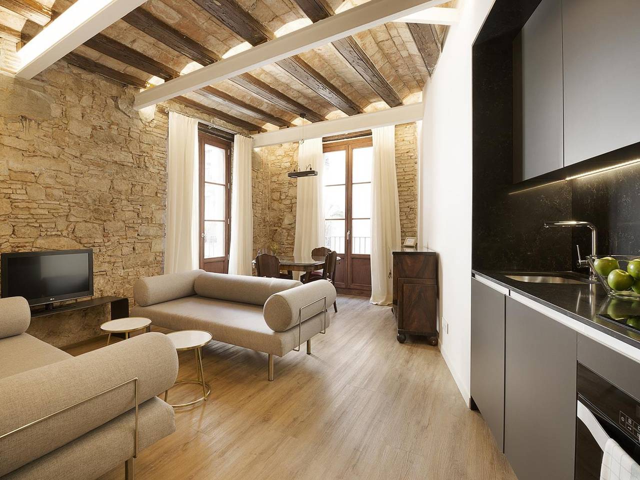 Entire holiday apartment, Superior Deluxe One Bedroom Apartment in Barcelona Centre, Barcelona