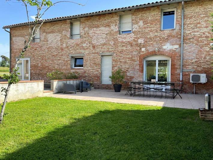 Location de vacances pour 8 personnes, avec Terrasse ainsi que Jardin et Piscine à Sainte-Foy-d'Aigrefeuille