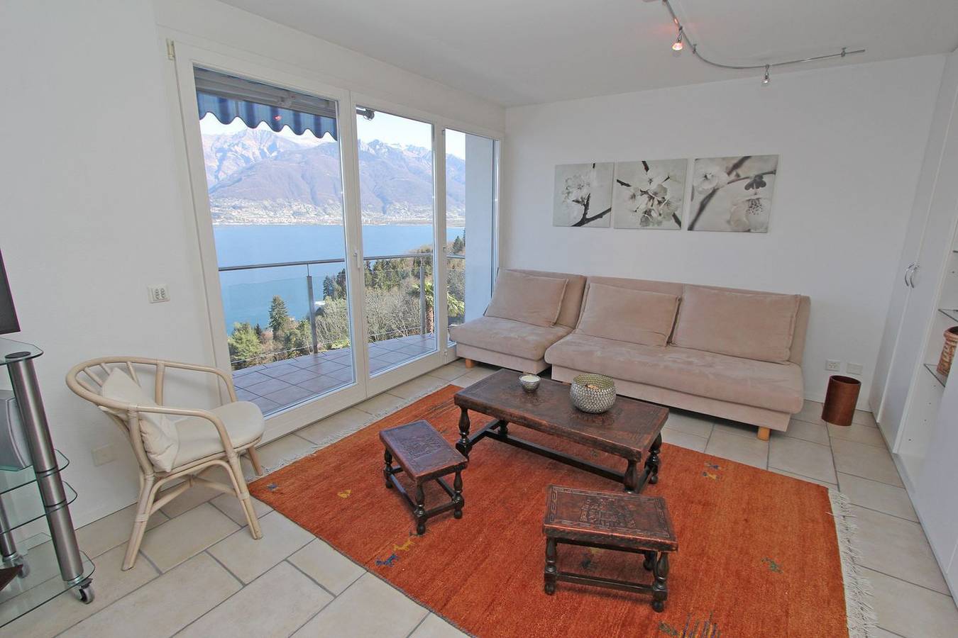 Ganze Wohnung, Schöne Duplex-Wohnung mit herrlicher Aussicht auf den See in Gambarogno, Lago Maggiore (Schweiz)