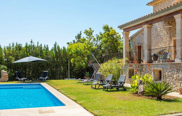 Acogedor Apartamento con Terraza, Piscina y Barbacoa cerca de Mancor de la Vall in Mancor del Valle, Interior de Mallorca