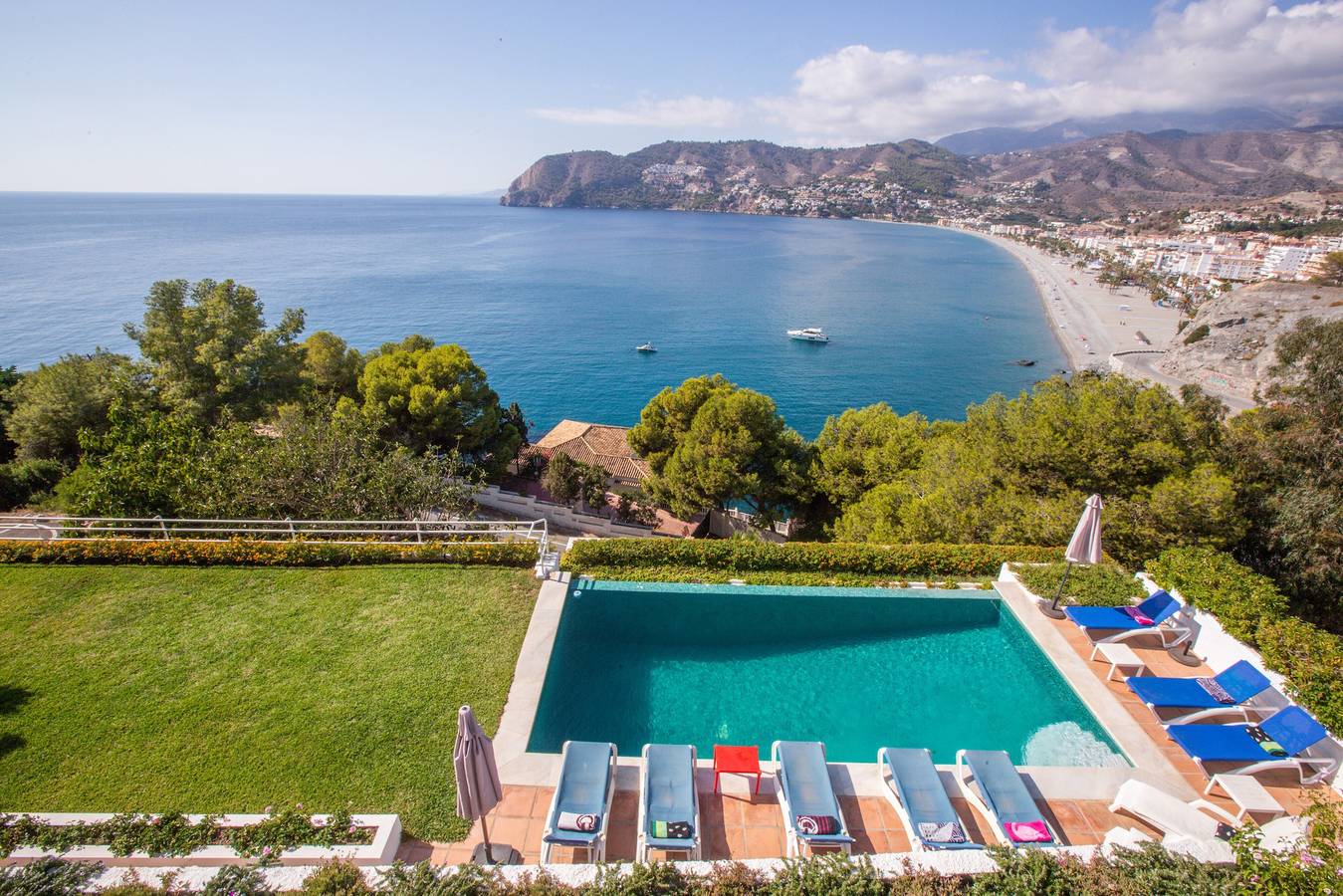 Villa "Casa San Cayetano" con vistas al mar, piscina, jardín, terraza y balcón in La Herradura, Almuñecar