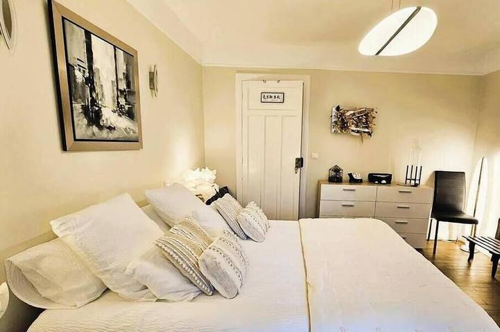 Location de vacances pour 6 personnes, avec Terrasse à La Roche-Canillac - 4