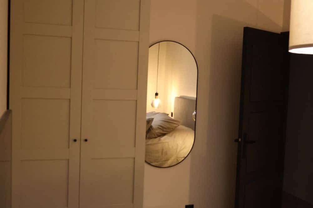 Entire apartment, Appartement Cosy vue sur la Seine ! À 15 Minutes des Champs-élysées ! in Courbevoie, Hauts-de-Seine