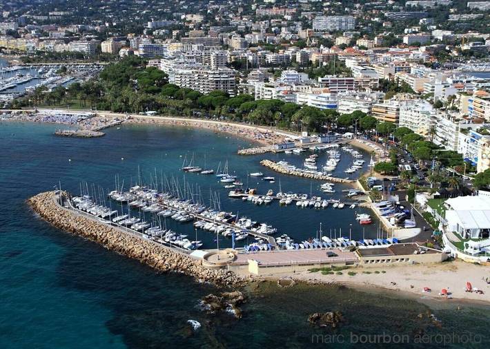 Gîte pour 4 personnes, avec Balcon ainsi que Terrasse et Vue dans Bijou Plage Cannes