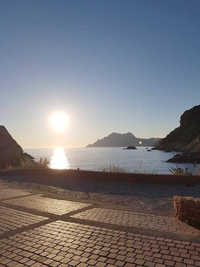 Le monte rosso in Porto (Corse), Ota